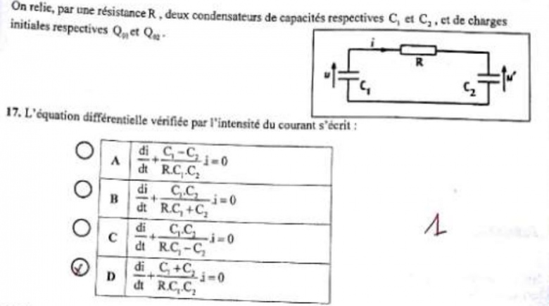 deux condensateurs intiallement chargs